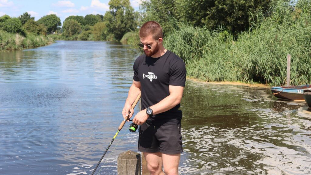 een grappig vis shirt voor ieder liefhebber van de hengelsport