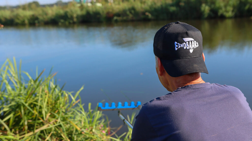 De vispet van eindbaars is een leuke toevoeging aan iedere viskleding outfit