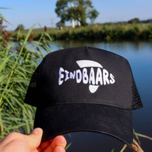 Een leuke vispet van eindbaars, deze leuke pet voor vissers is leuke viskleding