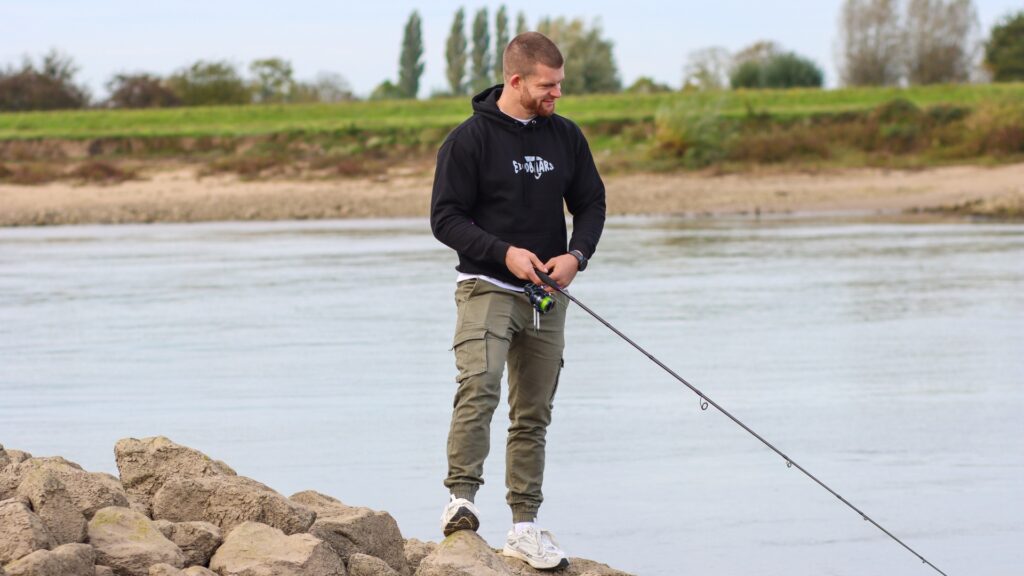een grappige vis trui, eindbaars kleding, leuke en betaalbare kleding voor vissers