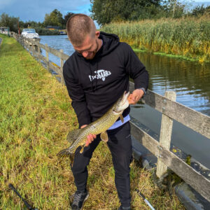 leuke vis trui eindbaars kleding, leuke en betaalbare kleding voor vissers