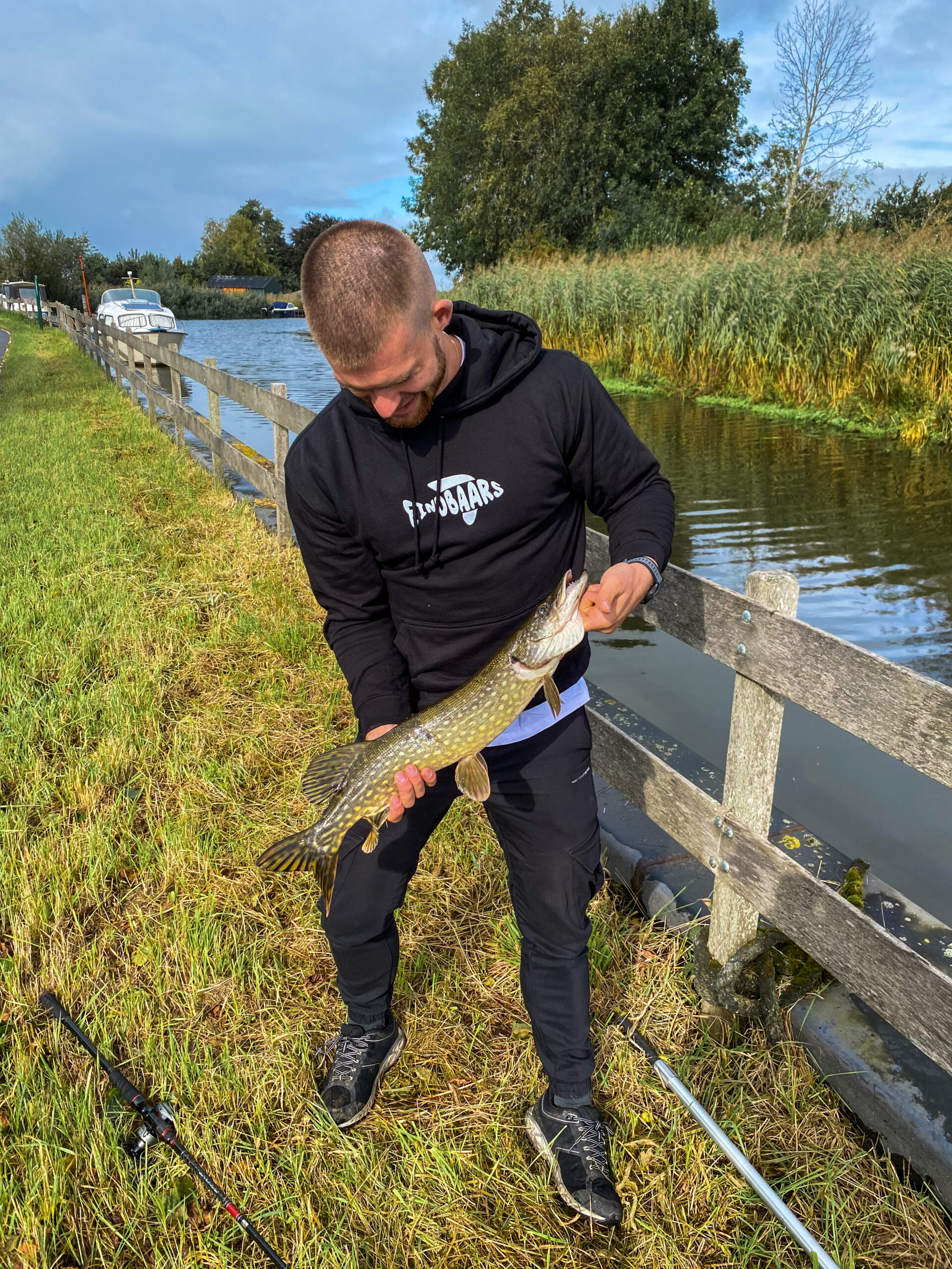 leuke vis trui eindbaars kleding, leuke en betaalbare kleding voor vissers