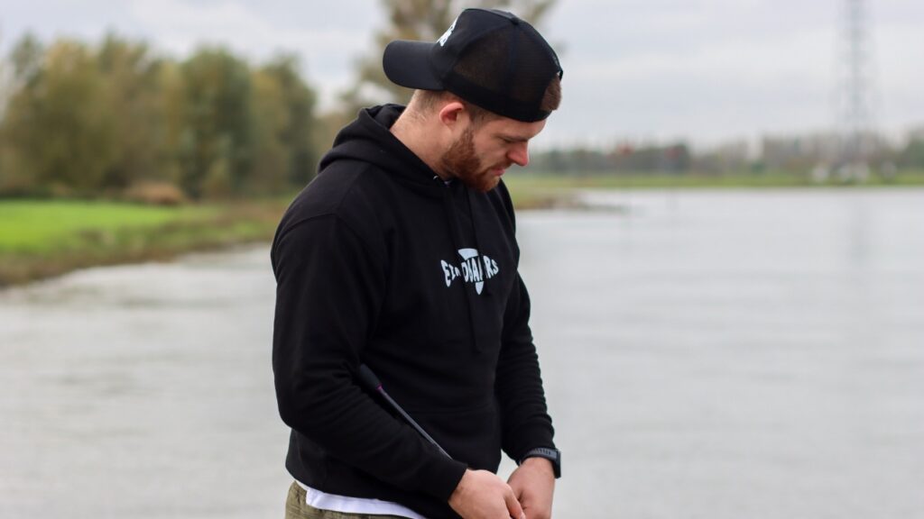 wij zijn eindbaars, een merk dat kleding voor vissers met humor aanbied