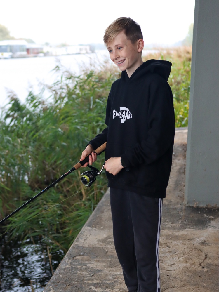 een grappige vis trui, eindbaars kleding, leuke en betaalbare kleding voor vissers