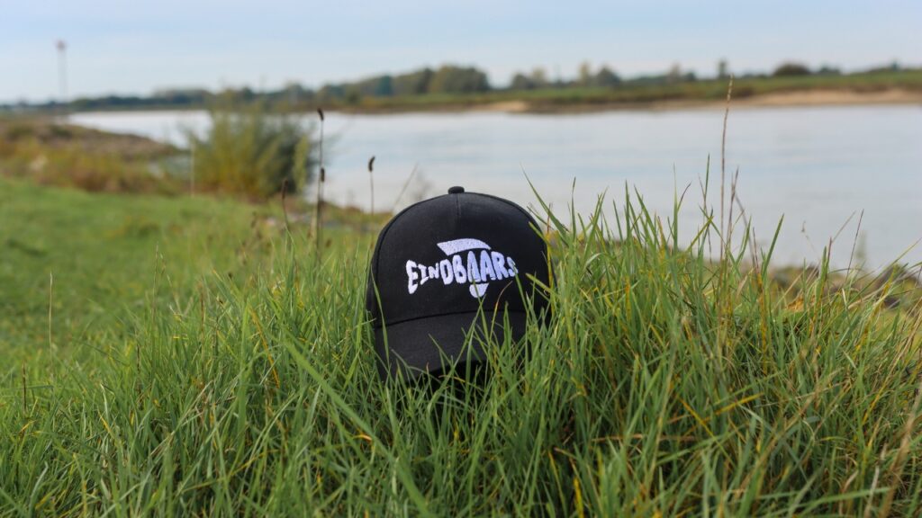 wij zijn eindbaars, een merk dat kleding voor vissers met humor aanbied