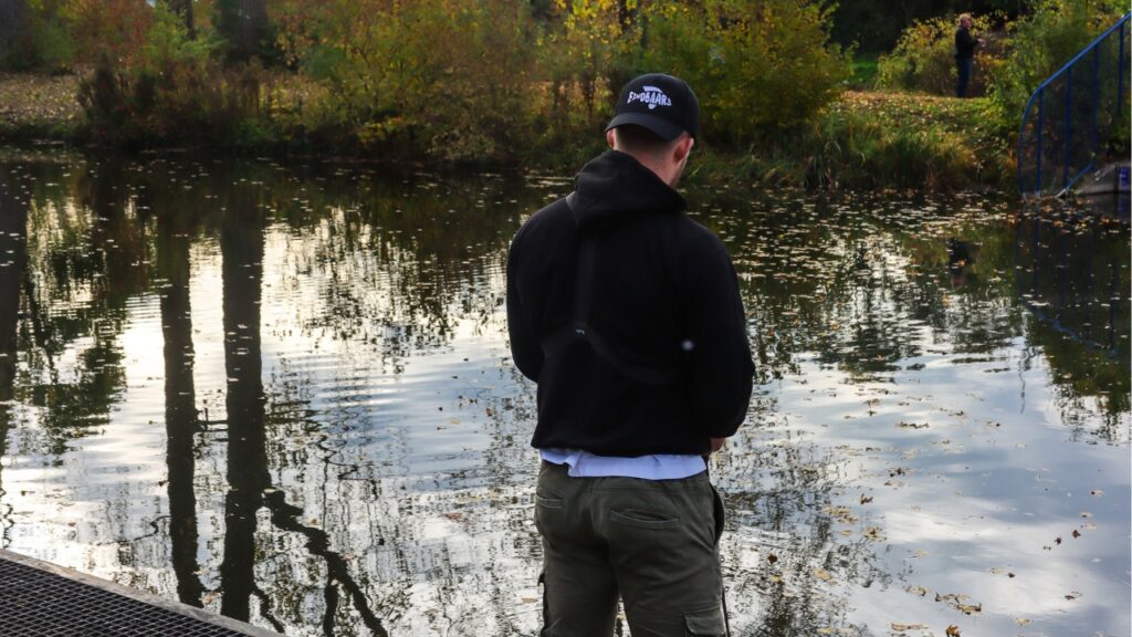 snoekvissen in de herfst, leer van eindbaars