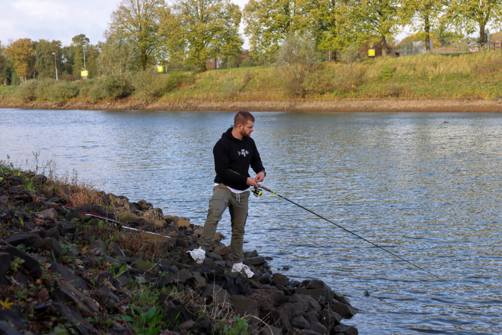 een warme trui voor het vissen van eindbaars